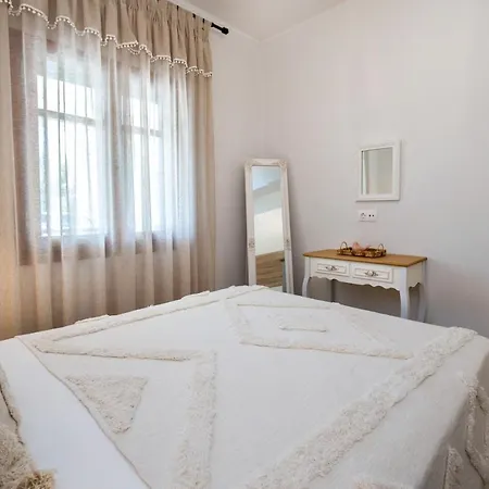 Kiki's Cozy Skála Sotíros