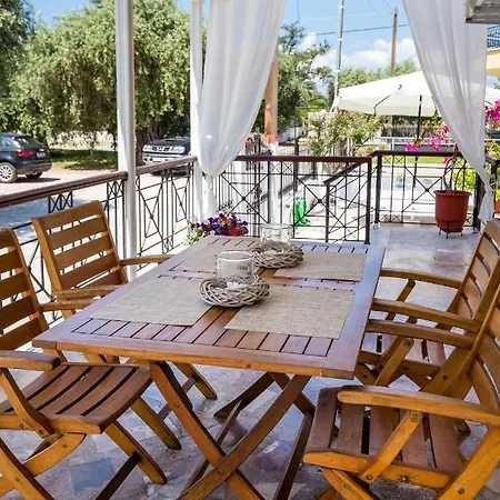 Kiki's Cozy Skála Sotíros